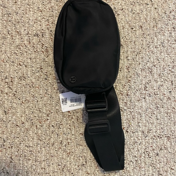 Lululemon everywhere belt bag - Picture 6 of 7
